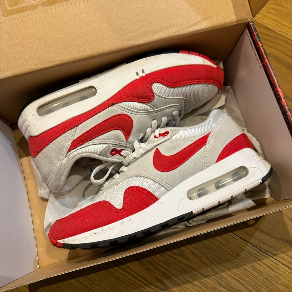 Women’s Nike Air Max 1 ‘86 OG sneakers in White/University Red